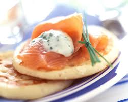 Blinis Au Saumon Fume Ma Vie En Couleurs Recette Blinis Saumon Recettes De Cuisine Recette Blinis
