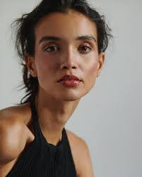 Michele Oliveira's Instagram, Twitter & Facebook