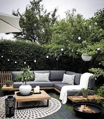 garden sofa set grey and light wood mykonos beliani co uk salon de jardin gris meuble jardin salon de jardin exterieur