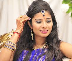 Here is a list of some indian hairstyles for short hair that will make you look spectacular in a wedding! Indian Hairstyles For Straightened Hair Folade