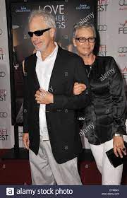 She's developed housekeeping and organizing strategies that make her closets, cabinets, basement, and fridge rival anything that can be found in those glossy nesting catalogs. Actress Jamie Lee Curtis Husband Stockfotos Und Bilder Kaufen Alamy