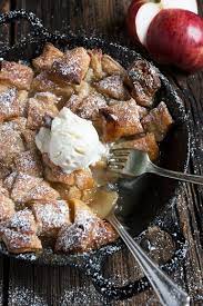 Easy Skillet Apple Pandowdy This Easy Skillet Apple Pandowdy Uses A Store Bought Puff Pastry Topping Apple Recipes Apple Pandowdy Recipe Yummy Food Dessert