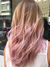 Pink hair color shades run the gamut from dusty pink and pastel pink to neon pink, and everywhere in between. Schon Seit Ein Paar Saisons Lieben Wir Die Softe Farbetechnik Balayage Nun Bekommt Sie Ernst Zu Nehmende Konkurrenz Pink Hair Tips Hair Styles Light Pink Hair