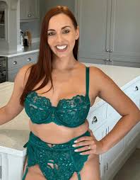 Vista Wife - Free nude pics, galleries & more at Babepedia