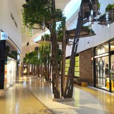 Restaurants and food inside the mall: The Shops At Crystals The Strip 84 Tipps