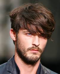 Découvrez notre sélection de 20 belles coiffures idéales pour vous, dénichées sur pinterest ! Cheveux Epais Homme Comment Choisir La Bonne Coupe De Cheveux Mi Longue Archzine Fr