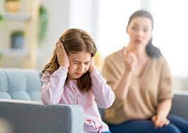 बच्चों को बिगाड़ देती है Parents की यह आदतें, करने से पहले हो जाएं सावधान -  these-habits-in-parents-can-effect-child - Nari Punjab Kesari