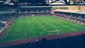 They compete in the premier league, the top tier of english football. West Ham United Boleyn Ground London Stadium Erfahrungen Londonblogger De