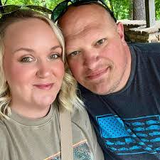 Erin Arrowsmith's Instagram, Twitter & Facebook