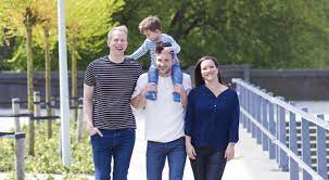 At 40 years old, rick paul van mulligen height is 6 ft 4 in (194.0 cm). Rick Paul Van Mulligen We Doen De Opvoeding Van Ko Met Z N Drieen