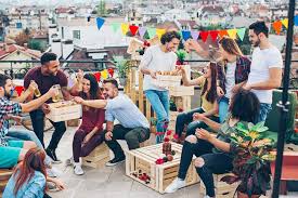 Palettensofa selber bauen!, bauanleitung stehtisch. Stehtisch Mit Bierkasten Selber Bauen So Wird S Gemacht