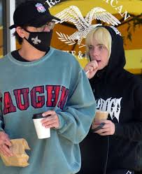 Billie eilish has taken the next step in her hair journey and gone blonde! Billie Eilish Street Style Encino 04 16 2021 Celebmafia