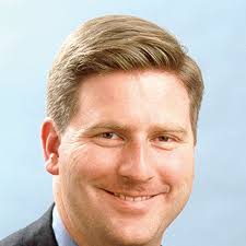 University of Arizona medical school dean resigns