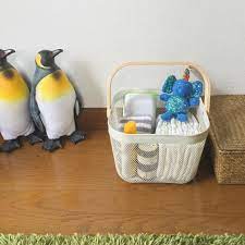 おむつは毎日何枚も使うから 手に取りやすいところに置きたいけれど 袋のまま出しておくのは見た目も使い勝手もイマイチですよね そこで 今回の kufura収納調査隊 は 収納上手な達人たちが実践している紙おむつの収納を調査してきま wicker laundry basket