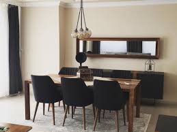 Desenli koltuklarla desenli perdeler kullanmak dekorasyonda kaotik bir hava oluşmasına sebep olur. Dekorasyonda Kahverengi Iyi Giden Renkler Her Stile Uygun Dekorlar Ev Gezmesi