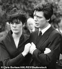 Keep up to speed at a glance with the top 10 daily roger deakins has been awarded a knighthood, while sheila hancock is now a dame. Freddie Fox Is Unrecognisable As He Transforms Into Convicted Murderer Jeremy Bamber Express Digest