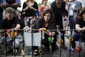 Varios miles de personas han apoyado hoy a la asociación de víctimas del metro del 3 el 3 de julio de 2006 se produjo el accidente de la línea 1 de metrovalencia, en el que. La Asociacion De Victimas Del Metro De Valencia Pide A La Generalitat Que De La Cara