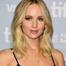 Jennifer shrader lawrence is an american actress. Jennifer Lawrence Watches Beauty And The Beast Before Flying Teen Vogue