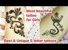 2 Unique S Letter Henna Tattoos For Girls New Beautiful Alphabet Mehndi Tattoo On Wrist 2019 Y Tattoo Designs Wrist Mehndi Designs For Hands Mehndi Designs