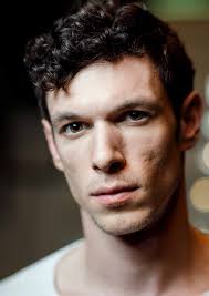 V ON M A C H T & V ER FÜ H R U N G