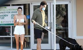 Kendall jenner and devin booker seen on date nights. Kendall Jenner And Devin Booker Were Seen Out At A Pet Store