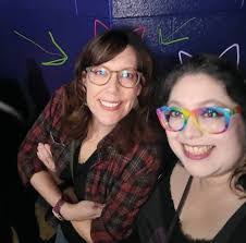 Sarah Lamar's Instagram, Twitter & Facebook