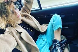Laura chiatti sbotta su instagram. Laura Chiatti Instagram Il Cappotto Cammello E Il Look Da Eterna Teenager
