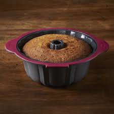 A revolutionary integrated steel structure gives the trudeau structure silicone™ fluted cake pan the best of two worlds: Trudeau Structured Silicone Fluted Cake Pan Or Bundt