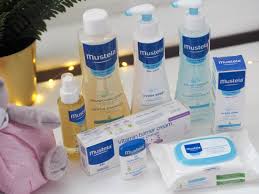 Finding a bath product that's the best for your baby's skin is essential to make sure they don't come out in a rash. Review Mustela Baby Skincare Giveaway Fizzy Peaches Blog