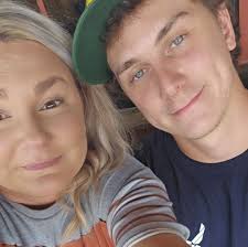 Are there any family members of 322/628 flight?