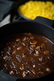 Rehgulasch Mit Pilzen Speck Und Spatzle Rehgulasch Rezept Rehgulasch Wildgulasch