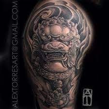 It typically appears in male and female pairs. à¸œà¸¥à¸à¸²à¸£à¸„ à¸™à¸«à¸²à¸£ à¸›à¸ à¸²à¸žà¸ªà¸³à¸«à¸£ à¸š Foo Dog Tattoo Desenho Para Tatuagem De Caveira Fu Dog Tatoo