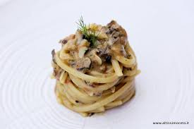 Linguine Con Scuncilli Conchiglioni Di Mare Ricci E Alghe By Chef Gennaro Esposito La Torre Del Saracino 2 Micheli Ricette Cucina Da Chef Cibo Italiano