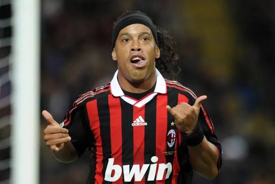 Bóng đá là hành trình thỏa niềm vui: Thế giới từng có một Ronaldinho như thế