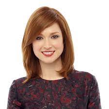 Kemper is of italian (from her maternal grandfather), english, french, and german ancestry. Ellie Kemper 02 She Roars October 4 6 2018