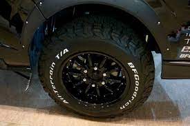 needsboxカスタムのハイエース オートサロン2016年出展車輌 bf goodrich all terrain t a ごつい ハイエース タイヤ 車検