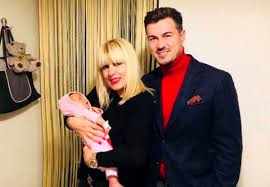 Elena udrea trebuie sa mai achite, de asemenea, cheltuieli de judecata de 20.000 de lei, la fel si rudel obreja. Elena Udrea Ar Putea Fi MamÄ Pentru A Doua OarÄ Adrian Alexandrov A DezvÄluit CaÈi Copii Vrea SÄ AibÄ Cu Fostul Ministru Impact