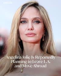 If you could live somewhere else in the world where would it be? Matt  Doolittle would live in an #inandoutburger. #dailyflashshow  ##entertainmentnews #trendingnow