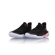 Being a trailblazer is nothing new for steph curry and his latest sneakers, the curry 8 basketball shoes, exemplifies his on court abilities. Under Armour Curry 7 3021258 001 Kicksstore Eu