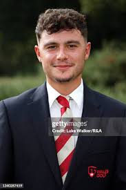 100 Photos & High Res Pictures