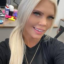 Who is a good hair stylist for bleaching and extensions in Ada, Oklahoma?