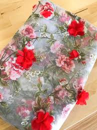 Stoff meterware ist günstiger als fertige produkte und man kann seiner kreativität freien lauf lassen. 3d Organza Spitzenstoff Mit Pink 3d Chiffon Rotet Blumenapplikationen Stoff Bulsbestand In 2019 Chiffon Spitze Stoff Und Kleider