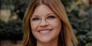 Erin Linden's Instagram, Twitter & Facebook