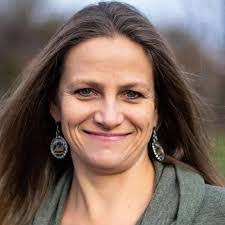 Anne Luck's Instagram, Twitter & Facebook