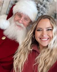 Thanks so much to everyone who came today! We had the best time! I can't  wait to see all the pictures of the babes with Santa! Make sure to tag  @davielaneco 🎄🎅