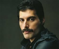 Mercury era abiertamente bisexual pero. Biografia De Freddie Mercury