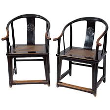 Excellent Pair Of 17th Century Ming Dynasty Chinese Horseshoe Round Back Chairs 1stdibs Com Antique Chinese Furniture Asian Furniture Asian Chairs