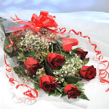 Our awesome florists make it easy to send flowers and plants delivered almost anywhere in the u.s., canada, or worldwide. 6 Large Luxury Red Rose Gift Bouquet Free Uk Next Day Delivery Send A Romantic Surprise To Your Special Love Anywhere In The Uk Amazon Co Uk Garden Outdoors
