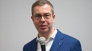 Wie Senator Evers die Wirtschaft auf harte Zeiten einschwört