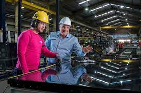 Jun 21, 2021 · una de las empresas que más exporta es tecnoglass, cuyo presidente ejecutivo, christian daes, explicó que las ventas al exterior crecieron por una fuerte actividad en el mercado de los estados. Christian Daes El Empresario Que Sigue Dando Trabajo En Tiempos De Crisis Las2orillas